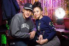 Будучи студентом, он принимал активное участие в квн. Diana Saburova Biografiya Skolko Let Muzh Deti Foto Insta