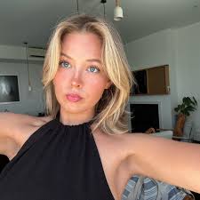 Megan Martz's Instagram, Twitter & Facebook