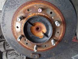 皆藤塾 bodyshopkaito ホイールハブの錆び落とし 塗装 茨城県稲敷市 bodyshopkaito ホイール 茨城 ハブ