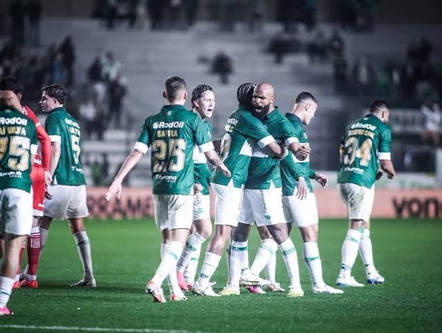 Juventude mant&eacute;m sequ&ecirc;ncia invicta, cola no G2 e tira Vila Nova da lideran&ccedil;a na S&eacute;rie B