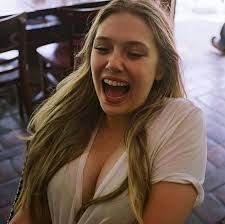 WhatsApp//Elizabeth Olsen y Tu