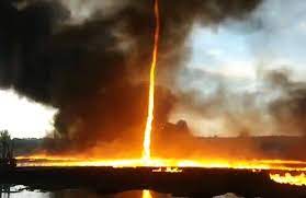 O tornadă sau tornado (din spaniolă tornar = a se întoarce; Video Fenomen InfricoÈ™Äƒtor Filmat Tornada De Foc