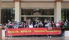 Pejabat daerah dan tanah petaling. Notis Pengosongan Tanah Kerajaan Digantung