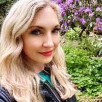 Nina Wick's Instagram, Twitter & Facebook