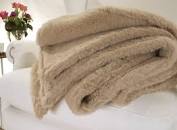 Lamadecken, socken, pullover, jacken und schals aus alpakawolle sind wärmend und wohltuend. Wolldecken Tagesdecken De