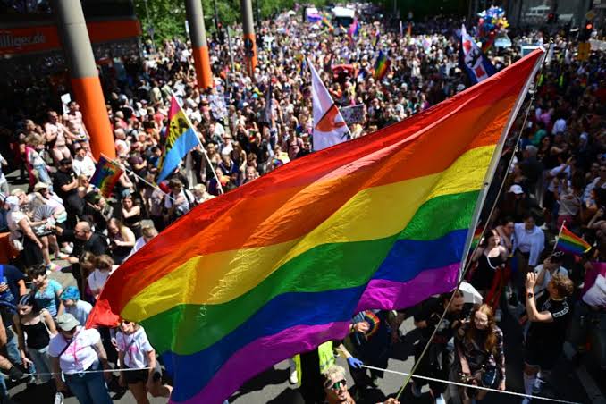 Van slams into crowd at Berlin Pride festival, killing 1 and injuring 16,  as police identify suspect