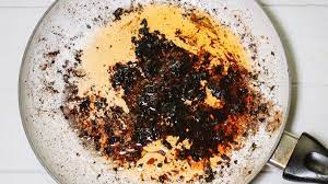 Proseguite l'ebollizione fin quando noterete alcuni pezzi di bruciato venire in superficie. Come Pulire La Pentola Bruciata Consigli E Trucchi Per Riportarle A Nuova Vita