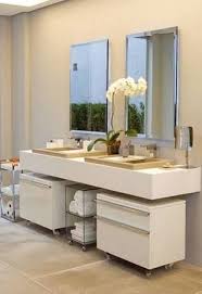 Resultado De Imagem Para Armarios De Banheiro Com Rodinhas Armario Banheiro Decoracao Armario Banheiros Modernos