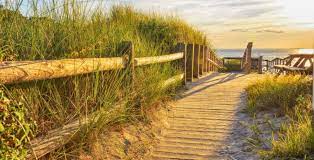 This year the beach season begins on saturday, june 19, 2021 and ends on monday, september 6, 2021. Catch The Sun At The Best Beaches Near Mystic Ct