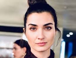Sefirin kızı dizisinin konusu ne? Sefirin Kizi Nda Oyuncu Degisikligi Neslihan Atagul Un Yerine Tuba Buyukustun Geldi Habermotto