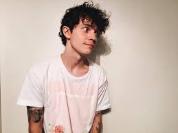 Short hairstyles are perfect for women who want a stylish, sexy, haircut. Kurtis Conner On Twitter It S The 1 Year Anniversary Of Me Chopping Off My Long Hair Wow Time Flies When You Have Short Hair