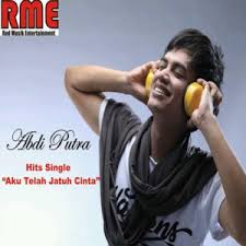 Aku pernah jatuh cinta sebelumnya, tp saat ini terasa lain. Lirik Lagu Abdi Putra Aku Telah Jatuh Cinta