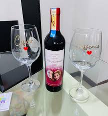 Envío en 4 a 5 días. Chechi Rack Vino Copas Personalizadas Sorprende Con Facebook