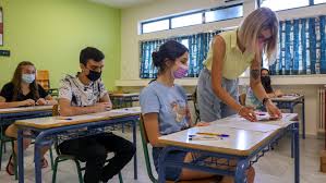 Θέματα στα αρχαία ελληνικά των προηγούμενων ετών λίγες ώρες πριν δώσουν εξετάσεις στα αρχαία. Uch6j85khdarem
