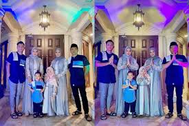 Lirik lagu selamat hari raya dari nasida ria lagu ini adalah salah satu lagu qasidah yang dipopulerkan oleh nasida ria silahkan baca disini. Sambut Hari Raya Keluarga Asix Suguhkan Lirik Selamat Lebaran