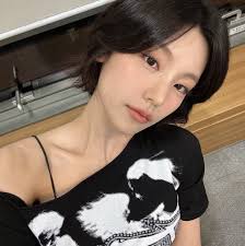 🤍 #BINI 🐥 ✨ Do you love Jhoanna Christine Robles ?