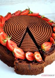 Voici La Recette Tres Facile Le Gateau Au Chocolat 3 Oeufs 180g De Sucre Un Yaourt 5cl D Huile 150 F Gateau Chocolat Gateau Fraise Chocolat Gateau Tourbillon