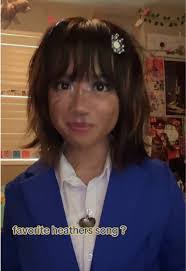 Elaine Boyce's Instagram, Twitter & Facebook