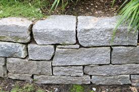 Da gibt's massiv viel auswahl und varianten. Natursteinmauer Bauen Anleitung Und Kosten Ubersicht Gartendialog De