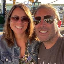 They had a teen summer romance. 26 years later, they reunited