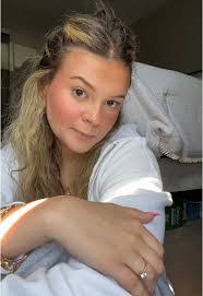 Carly Templeton's Instagram, Twitter & Facebook