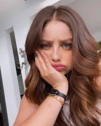 Karol Sevilla Soy Luna e Isabela Souza Bia juntas para premiar.