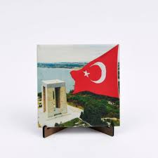 .olan gelibolu yarımadası, 2 kasım 1973'te şehitler abidesi ile birlikte milli park ilan edilmiştir. Turk Bayragi Ve Canakkale Sehitler Aniti Ayakli Seramik Pano