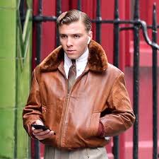 100 % frische zutaten mit einem hohen anteil an purem fleisch und innereien.dank der schonenden zubereitung ist die hochwertige qualität gleichzeitig eine wahre freude für den hundegaumen: Rocco Ritchie Promiflash De