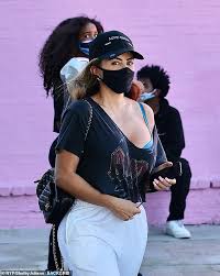 According to court documents obtained by et, larsa filed for divorce from scottie on friday, citing irreconcilable differences. Larsa Pippen Flashes Her Bra And Flaunts Her Cleavage On Shopping Trip In West Hollywood Readsector