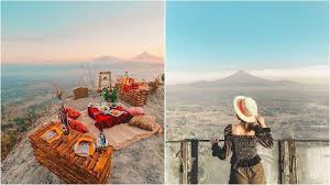 Candi umbul merupakan situ peninggalan selanjutnya yang juga memiliki daya tarik yang cukup mempesona. Viral Medsos Tempat Wisata Baru Di Magelang Yang Tawarkan Pesona Sky View Menawan Tribun Travel