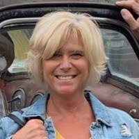 Susan Dengler's Instagram, Twitter & Facebook