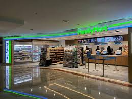Bakkal ve yiyecek & i̇çecek dükkanı. Kl æˆ'æœ€å¤§ Familymart Suria Klccç»ˆäºŽå¼€å¼ å•¦ ä½ç½®å°±åœ¨å‰celcomåº—æˆ– Facebook