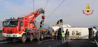 Drammatico incidente ieri sera sull'autostrada del sole a1 all'altezza di barberino del mugello, comune in provincia di firenze. Ok Firenze Incidente Tra Due Camion Traffico Bloccato In A1 Tra Calenzano E Barberino
