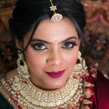 BEAUTY LINE SALON BY WALEED MIRZA Whitening Skin Polish Hand & Feet Polish  Hair Trimming & Thread work IN JUST 1500/- Call us: 0306 1092525 Visit us:  University Road Near Gourmet Bakers