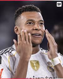 Hoje faz 13 anos que o Alexandre Pato levou Barbara Berlusconi pra assistir  Vasco x Figueirense, em São Januário, no DIA DOS NAMORADOS.