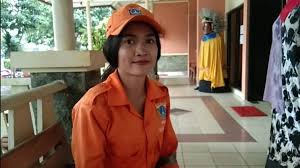 Contoh surat lamaran kerja yang baik dan benar untuk dijadikan referensi dalam usaha mencari kerja di sebuah perusahaan sesuai dengan keahlian kamu. Sudah Terkenal Sellha Tak Mau Tinggalkan Pekerjaan Sebagai Pasukan Oranye