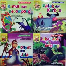 Beruang pun turun dengan menjatuhkan dirinya sambil tetap memeluk pohon. Buku Cerita Seri Dongeng Anak Indonesia Full Color Bilingual Shopee Indonesia