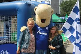 Vor dem derby gegen dortmund befasst sich schalke mit dem möglichen abstieg. Schalke Maskottchen Erwin Ein Echter Kumpel