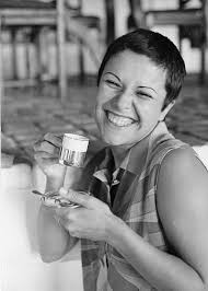 Cantora Brasileira Que Morreu De Overdose Elis Regina Cantores Mpb Musica Popular Brasileira Musica Brasileira