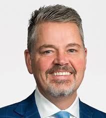 C O M M E N C E M E N T 