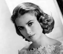 Investigations showed she suffered a stroke that led her off the roadway, followed by a hemorrhage caused by the crash. Grace Kelly So Un Glucklich War Ihr Leben Go Spell