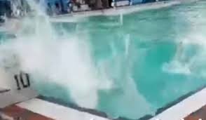 Dikaitan Bencana Benarkah Kolam Renang Ini Ada Alat Pencipta Ombak Kolam Renang Kolam Kehendak Allah