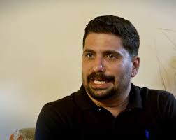 Después de 60 capitulos...SESENTA!!!... Ahora no se entiende a  Leticia???..ya lo que me queda por decir es: pal otorrino ✌🏻... Yo escucho  perfectamente todos los diálogos