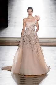 Instead, lagerfeld's right hand, virginie viard, took the bow instead. Dior Chanel Elie Saab Les Robes Du Soir Ont Encore Enchante La Haute Couture Madame Figaro