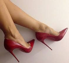 In questo caso basterà puntare su tacchi più confortevoli, ma non per questo meno cool. Pin On Stiletto Heels