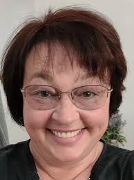 Wow!!! I have THE BEST hair dresser in town, y'all. I am soooo loving the  new ME!!!! Thank you once again, Mary Carnley. I love you, lady!!!! She has  those Magic Hands