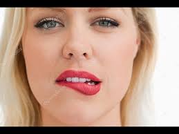 5 تصرفات ستفعلها المرأة تلقائيا إذا كانت معجبة بك اكتشفها youtube