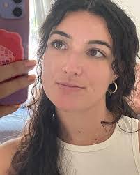 Jillian Hutton's Instagram, Twitter & Facebook