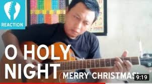 Hal yang unik dari pria kelahiran ponorogo ini adalah kesederhanaannya dan cara dia memainkan gitar menggunakan. Fenomena Demam Alip Ba Ta Seorang Profesional Bergaya Bersahaja Halaman All Kompasiana Com
