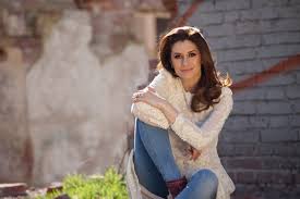 Ce ținute a purtat vedeta tvr! Iuliana Tudor Interviu Blogu Lu OtravÄƒ